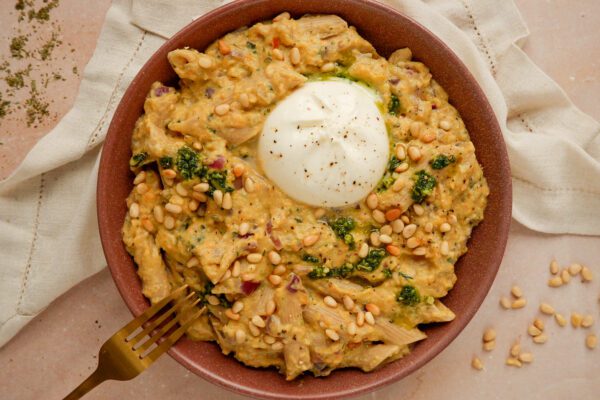 Pasta met romige pompoensaus en burrata